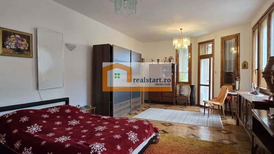 Vedere padure, panouri solare si fotovoltaice, pompa de caldura,  semineu - Poză 29