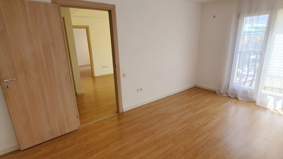 3 CAMERE IN COSMOPOLIS - Poză 12
