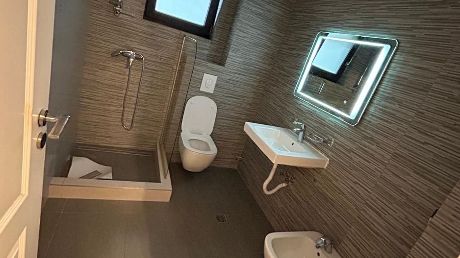 Apartament 2 camere si curte Damaroaia - Poză 4