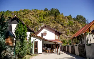 Casă individuală cu 5 camere și curte proprie - în Cisnădioara - Poză 53