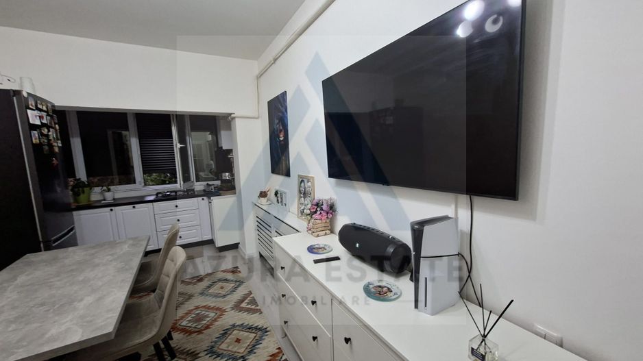 Apartament modern recent renovat 3 camere si parcare privata in Strand - Poză 4