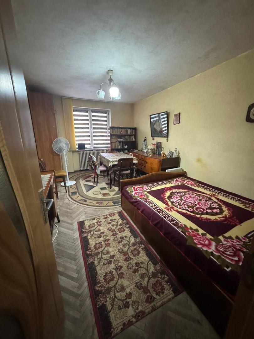 Apartament central 2 camere, parter, garaj inclus - Poză 4