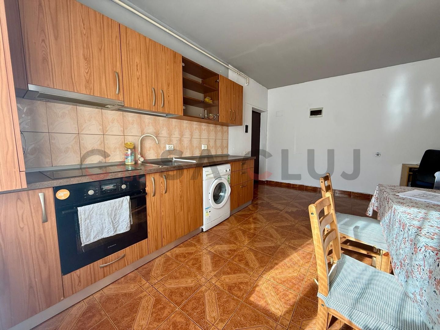 2 camere, decomandat, etaj intermediar, parcare, "La terenuri" - Poză 1