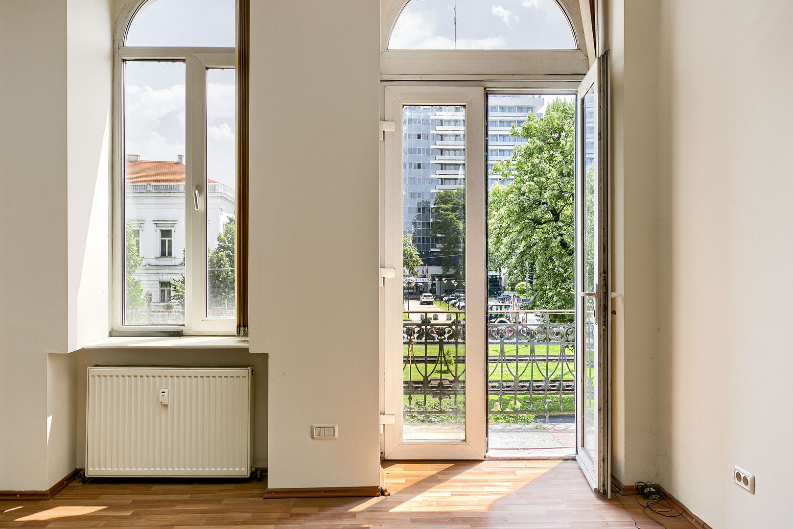 Birou la etajul 1 în zonă ultracentrală - Poză 3