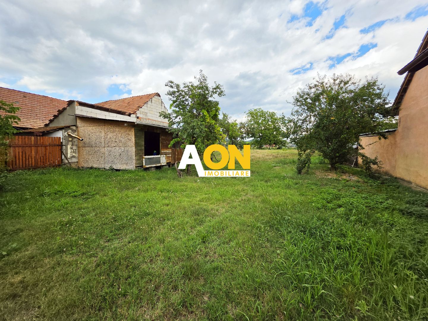 Casa 2 camere, 974 mp teren, Micesti - Poză 2