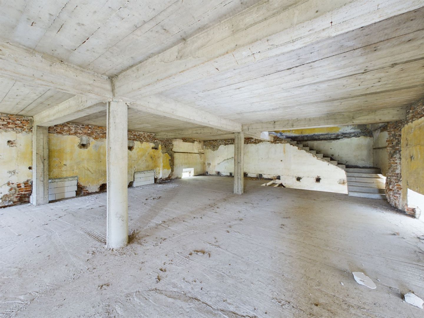 Moară istorică cu teren și luciu de apă în Aldești - Poză 5