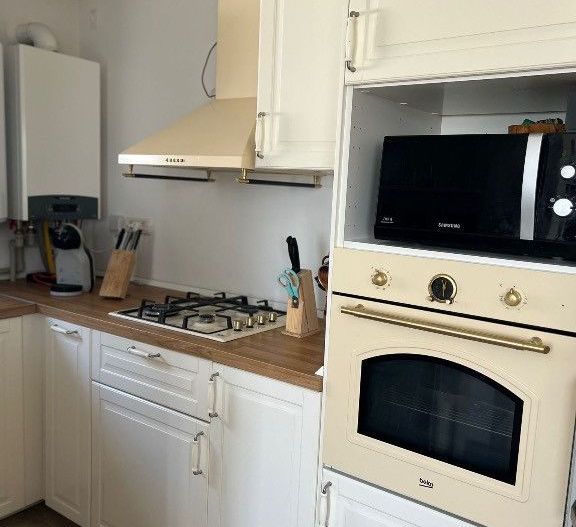 Sau/închiriez casa P+1E capătul Comunei Berceni Mănăstirea Sf. Treime - Poză 6