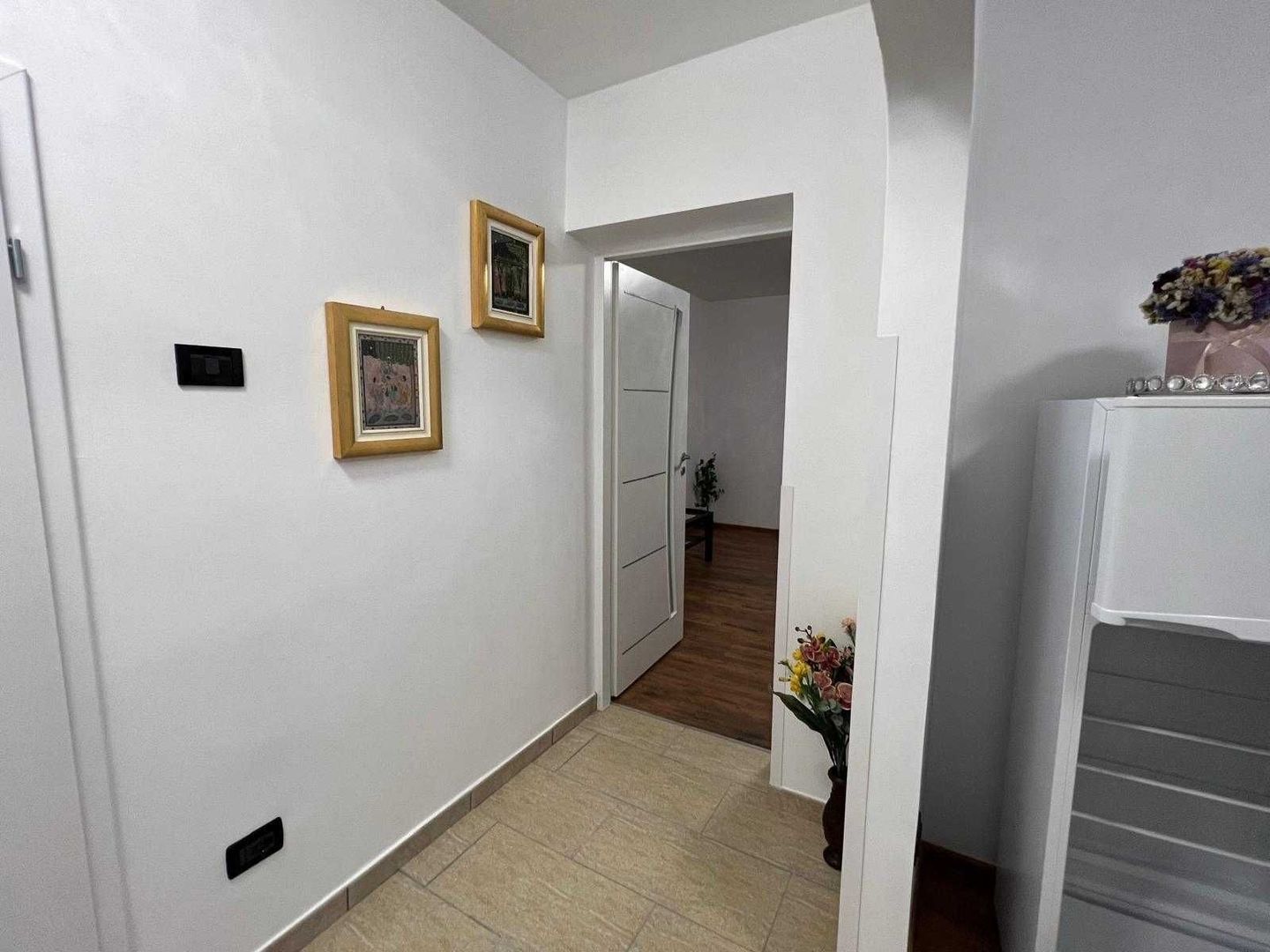Apartament 1 camera Dec 40 mp Gara Arcu 450 euro - Poză 6