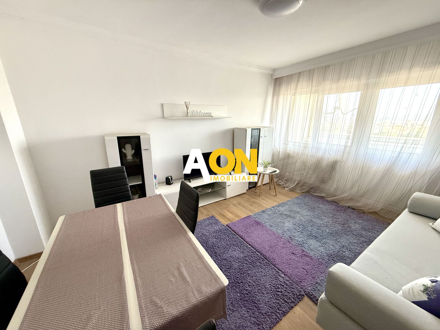De vanzare apartament 2 camere, vedere superba Cetatea Alba Carolina - Poză 2