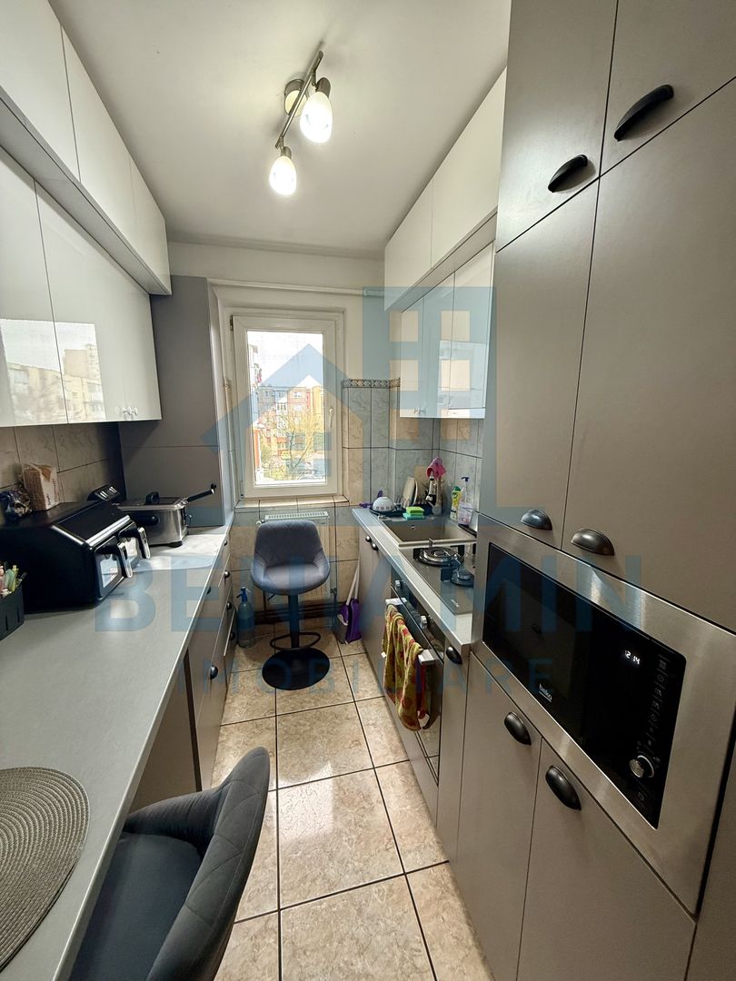 3 camere - etaj 3 - 52mp - renovat - centrala - apa - Craiovita Noua - Poză 5