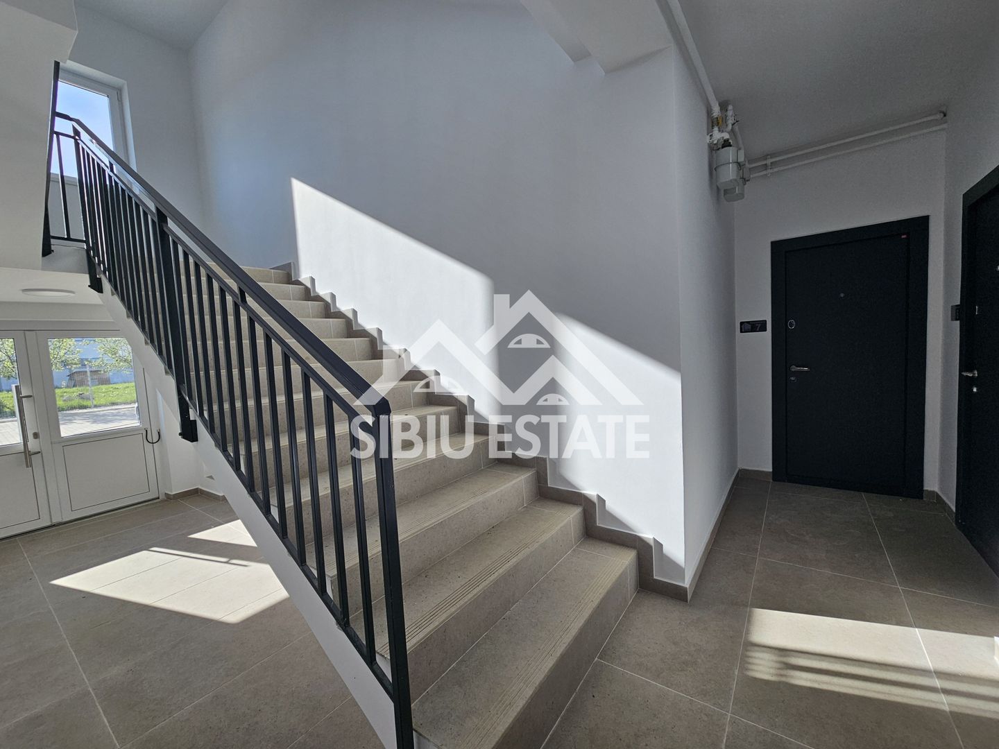 Apartament decomandat etaj 1 - Poză 2
