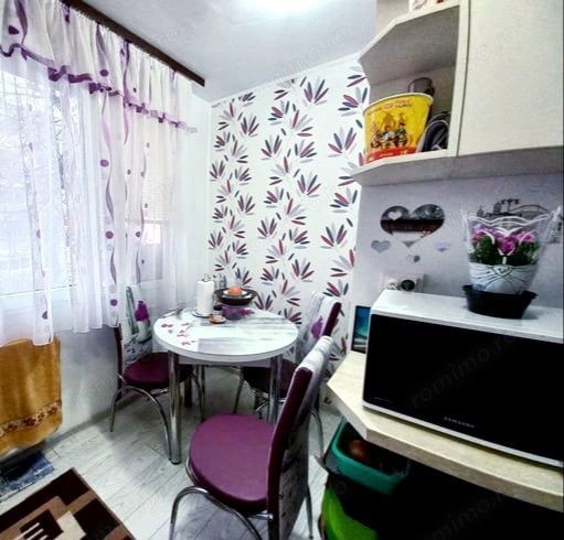 De vanzare apartament 4 camere stradal, zona Alexandriei-Antiaeriana - Poză 2