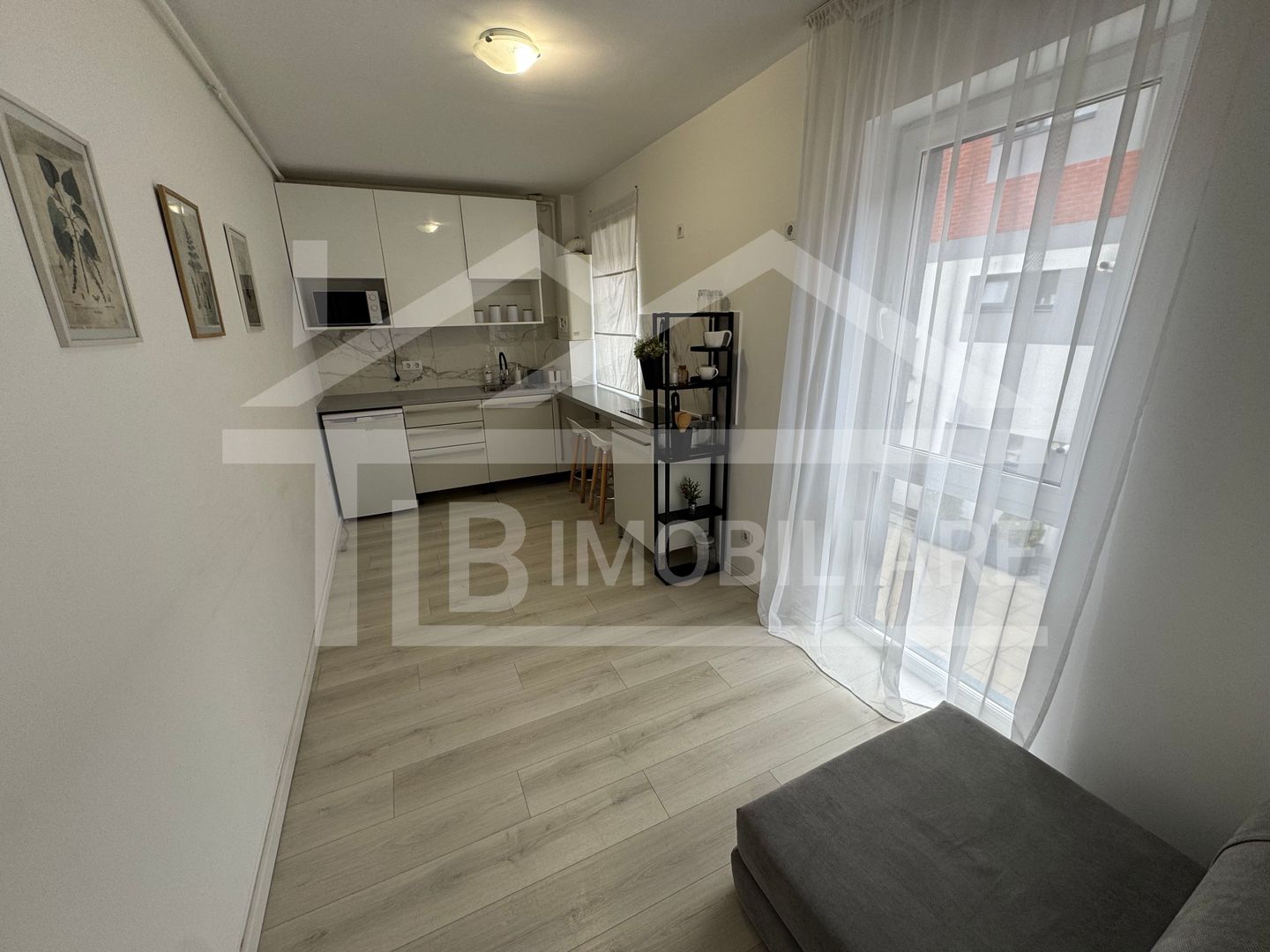 Apartament cu o camerea, 37mp, garaj , Zona Crinului Residence - Poză 5
