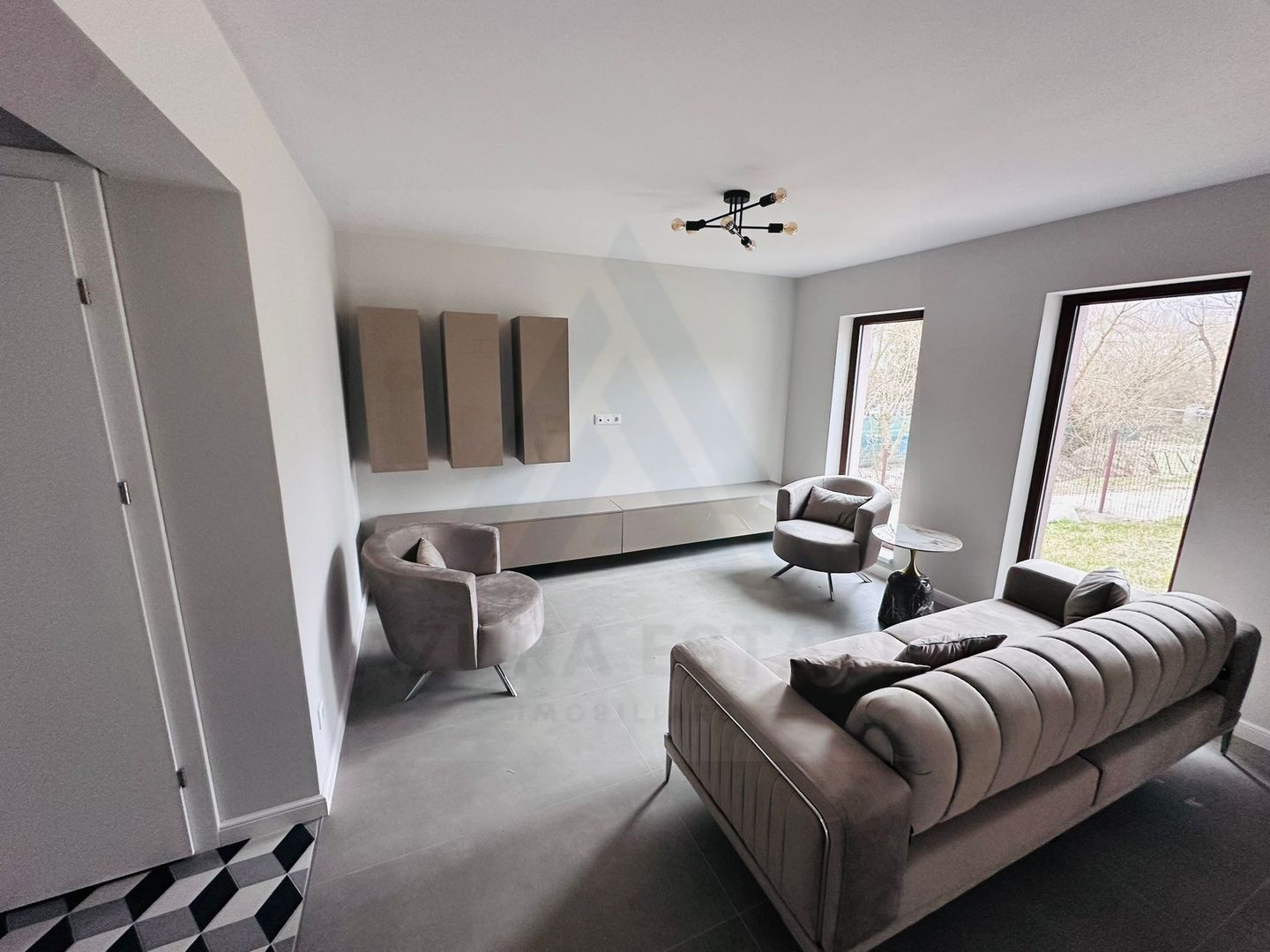 Casa premium 5 camere 120 mp utili curte 337 mp în Cisnadie - Poză 1