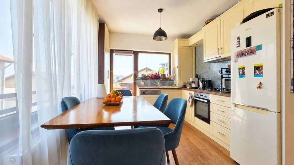 Apartament 3 camere, singur pe etaj, 2 balcoane, parcare. - Poză 6