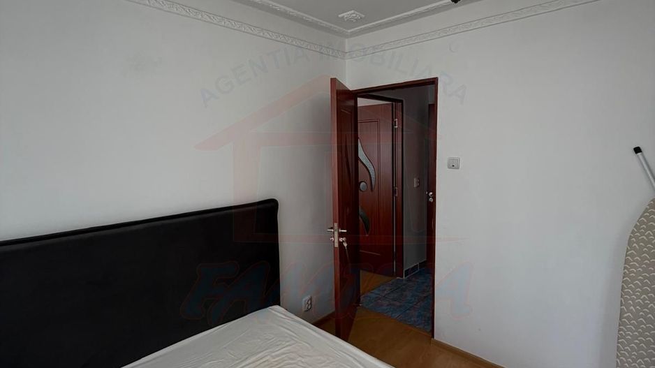 Vanzare apartament cu 4 camere in Micro 39b( k-uri), etaj 1, - Poză 5