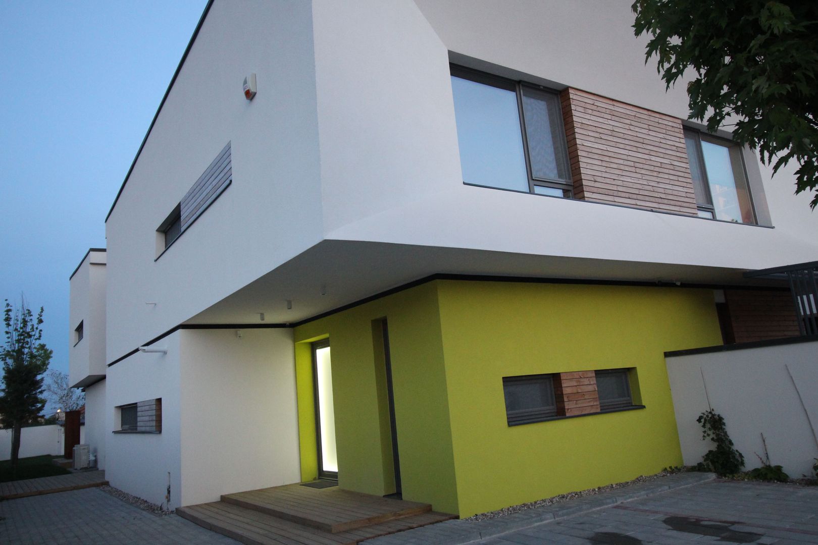 Un camin diferit , gandit pentru nevoile tale. - Poză 2