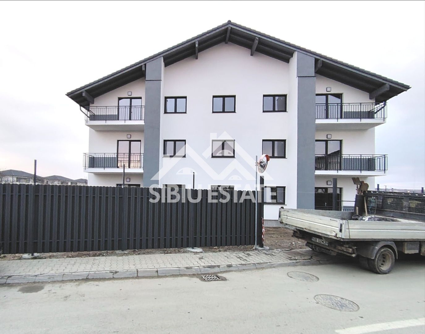 Apartament 2 camere, balcon cu boxa, parcare, NOU - Poză 1