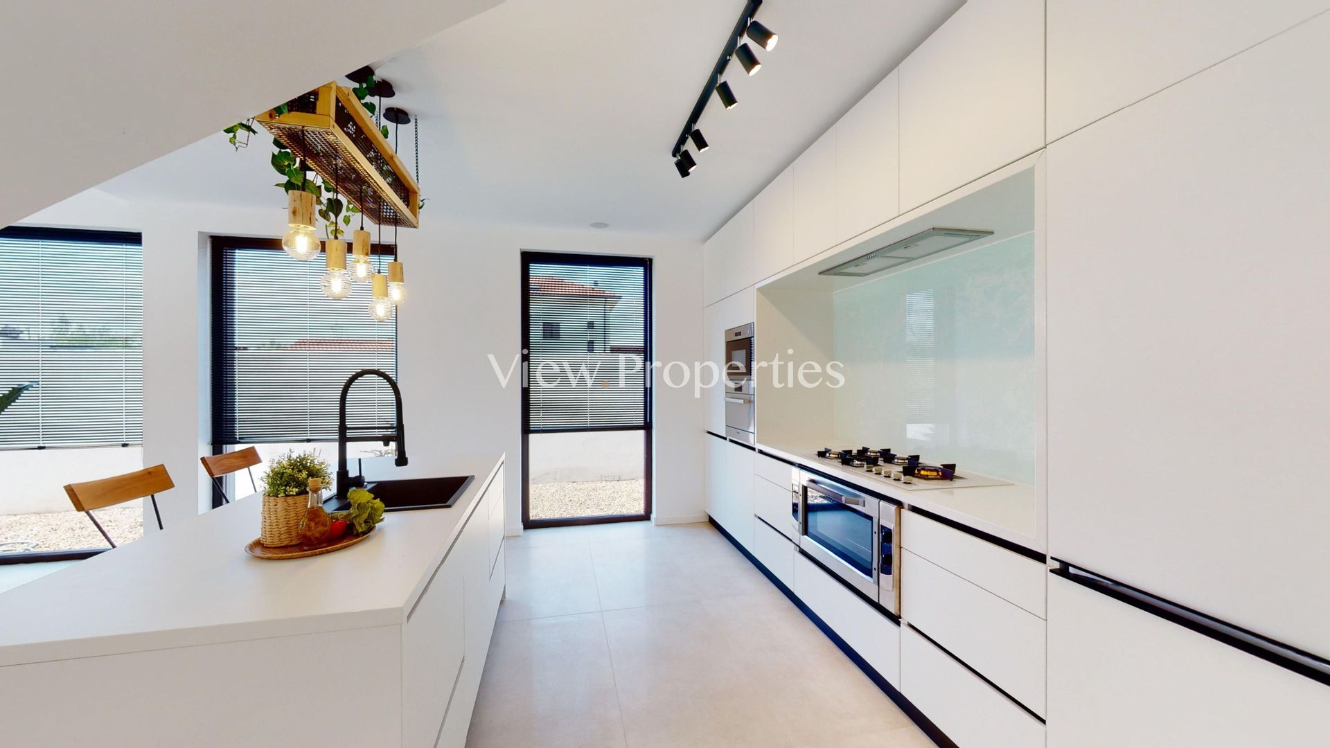 Vilă Modernă cu Finisaje High-End, aproape de București - Poză 4