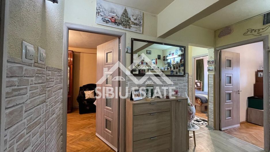 Apartament decomadat cu 3 camere, etaj 2 Cartier Valea Aurie - Poză 9