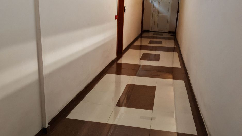 Birouri spatioase in cladire de birouri - Poză 14