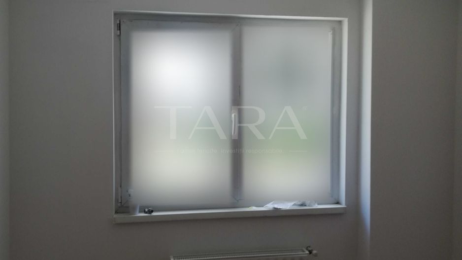 Apartament cu 3 camere vând an floresti - Poză 1