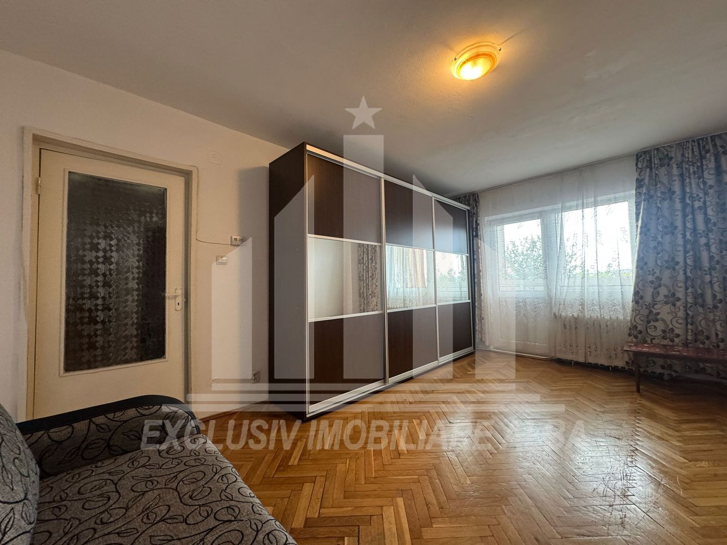 Apartament cu 2 camere decomandate, etaj intermediar, Cetate - Poză 1