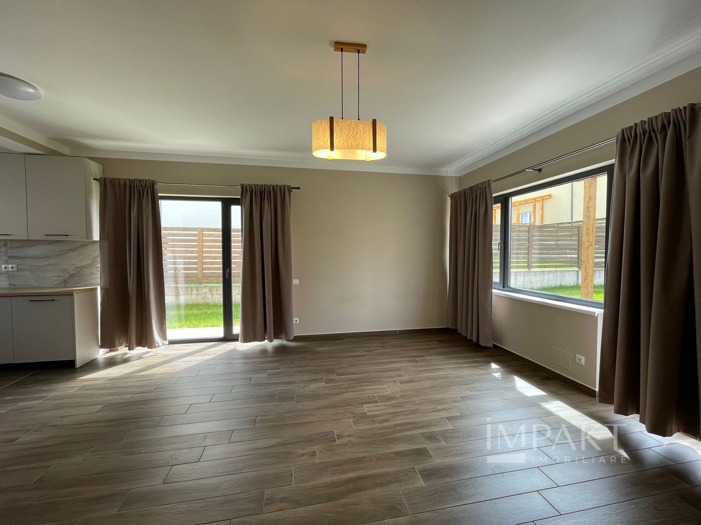 Casă / Vilă cu 4 camere de închiriat - Dezmir - Poză 4