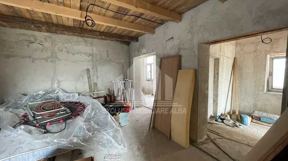 Casa individuala de vanzare, Lipoveni - Centru - Poză 2