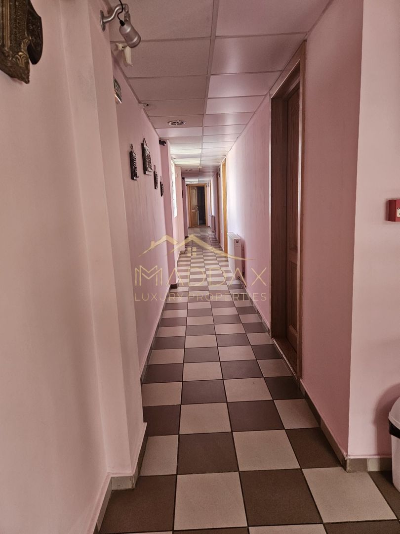 Pensiune 10 camere cu restaurant // teren 900 mp // Moieciu de Jos - Poză 40