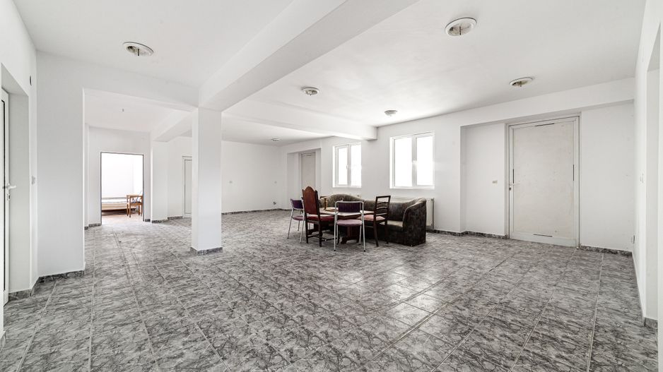 Casă spațioasă, cu 4 dormitoare în Șofronea. - Poză 3