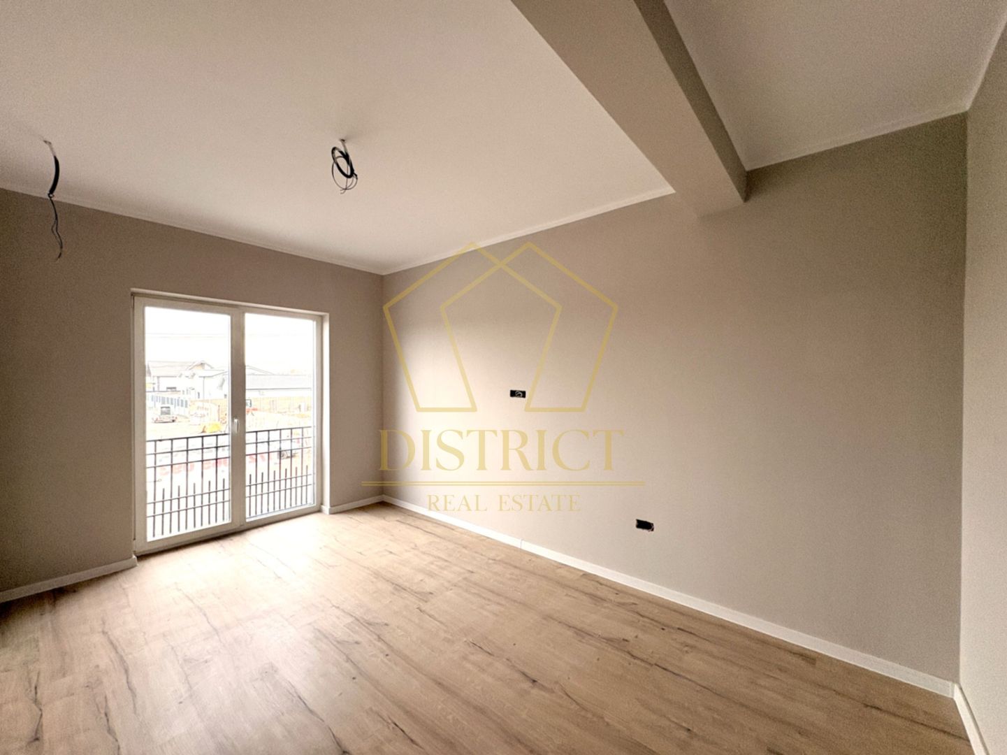 Duplex cu 4 camere, despărțit prin camera tehnica | Mosnita Veche - Poză 10