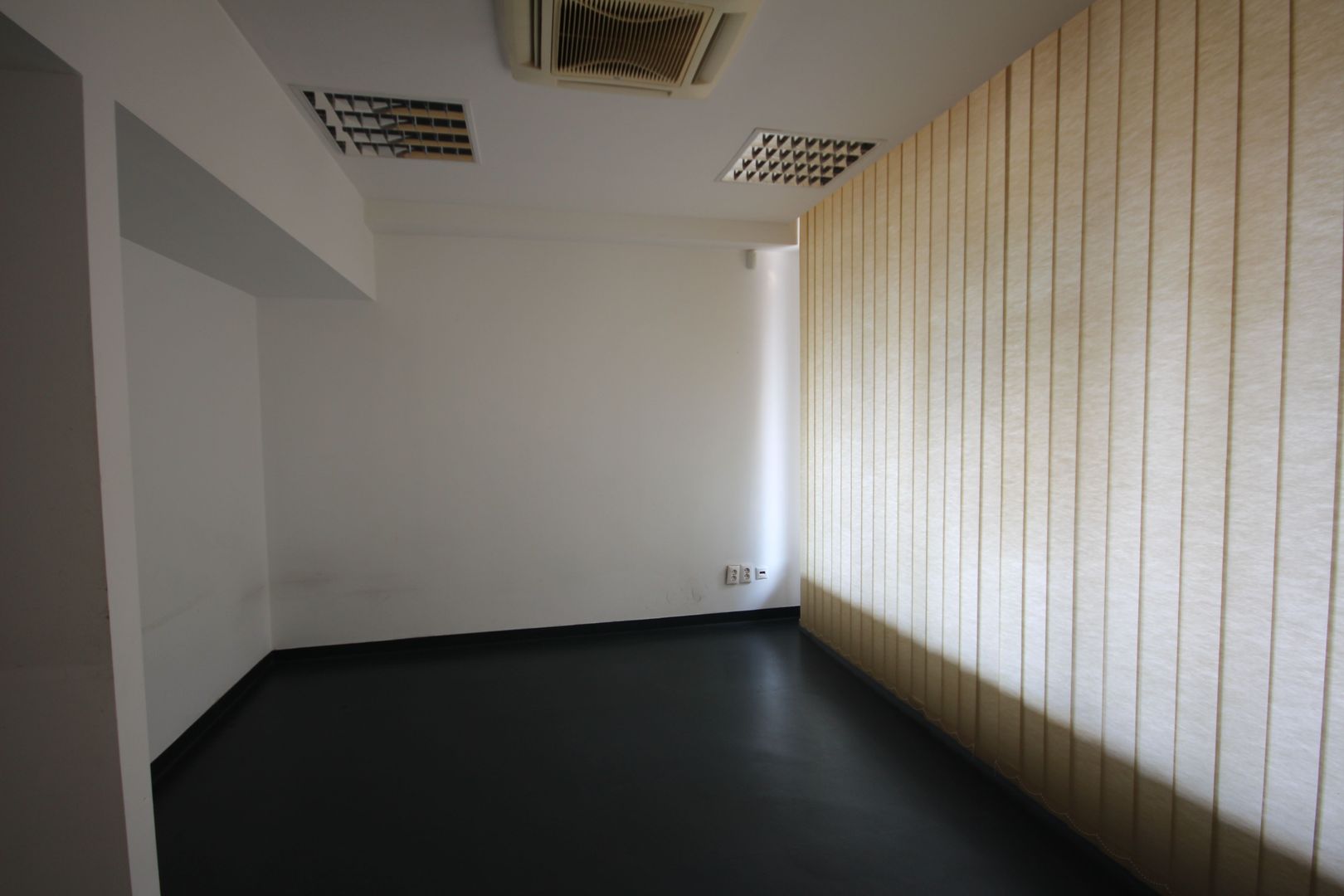 Cladire de birouri, SAD, parcare prorpie, clinica medicala - Poză 8