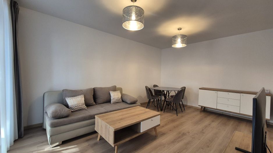 Zona Coresi, str. 13 Decembrie, apartament spațios, bloc nou, loc parcare - Poză 5