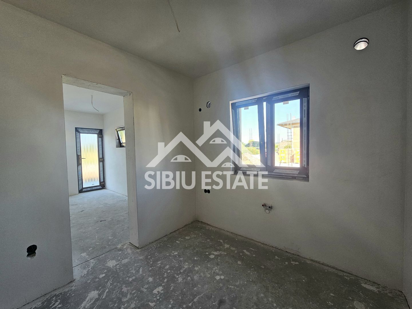 Casa noua 4 dormitoare, spatiu bun pentru familie - Poză 7