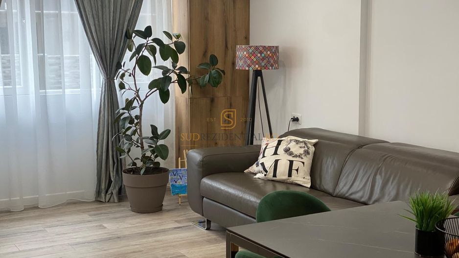 Apartament cu 3 camere, gata de mutare, imobil nou cu curte - Poză 1