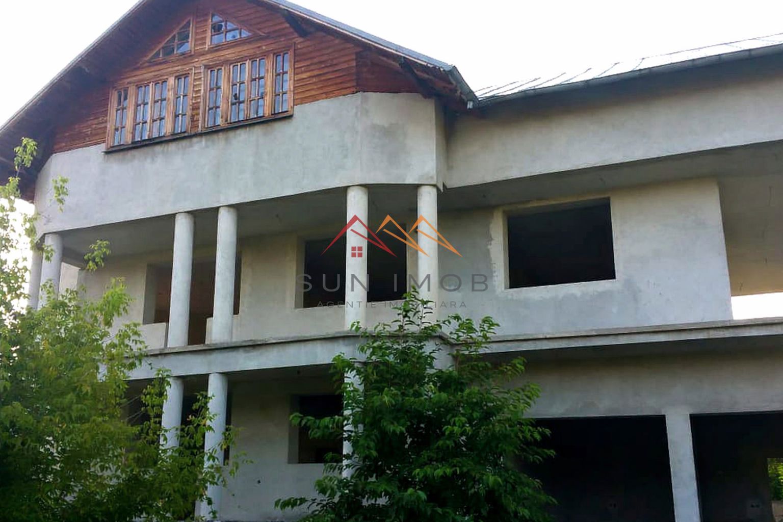 Vila D+P+E+M, teren 1950 mp, suprafata utila 621 mp, Campina, Prahova - Poză 1