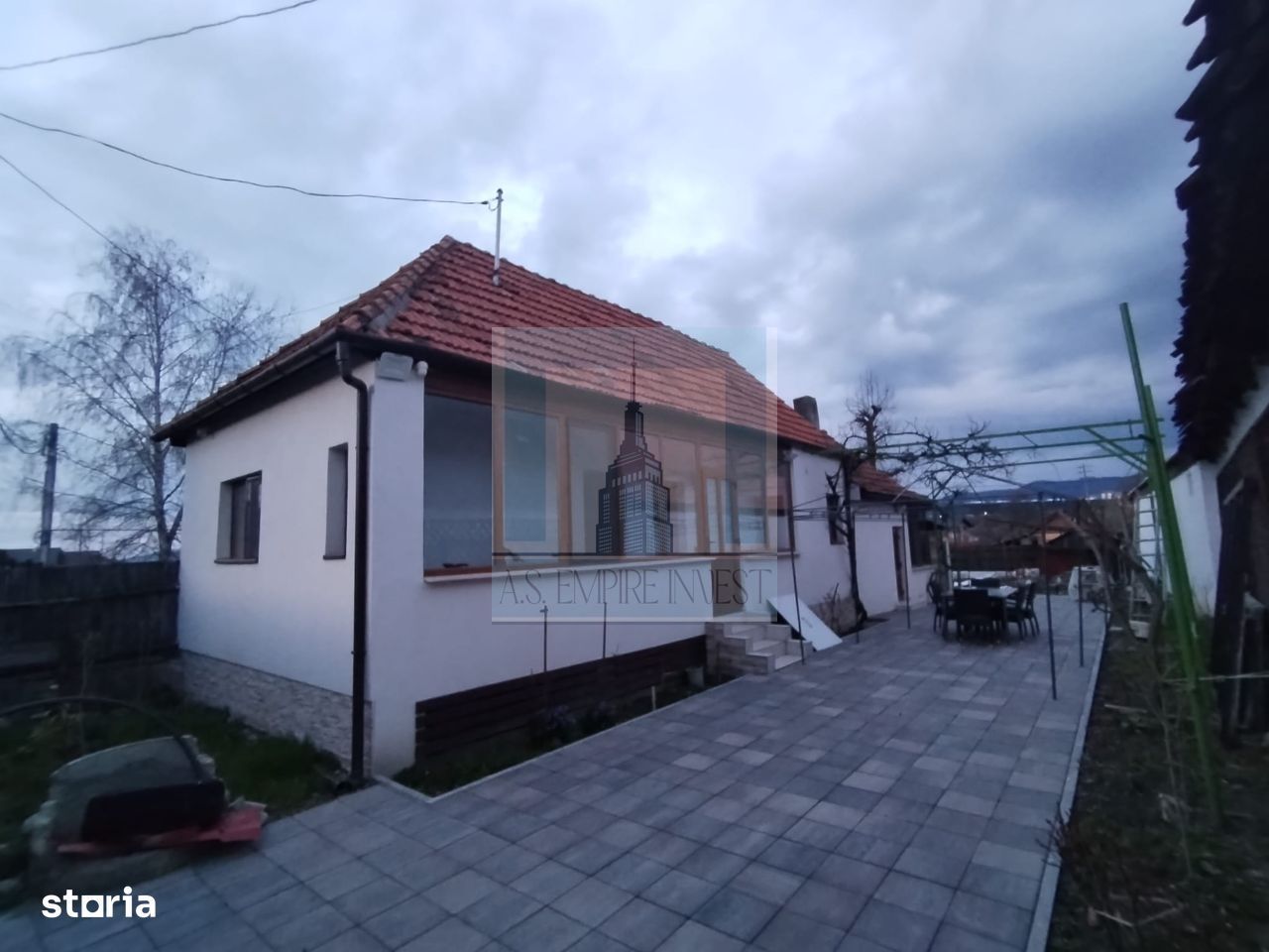 Se vinde casa renovata Tarlungeni, teren ~550mp - Poză 1