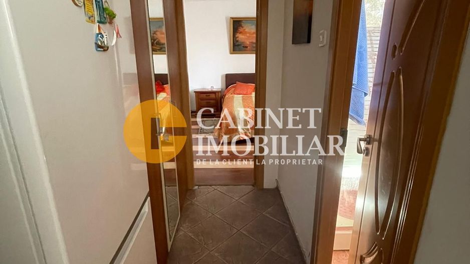 Tudor Vladimirescu str Tepes Voda - decomandat- an 1978 - mobilat - Poză 3