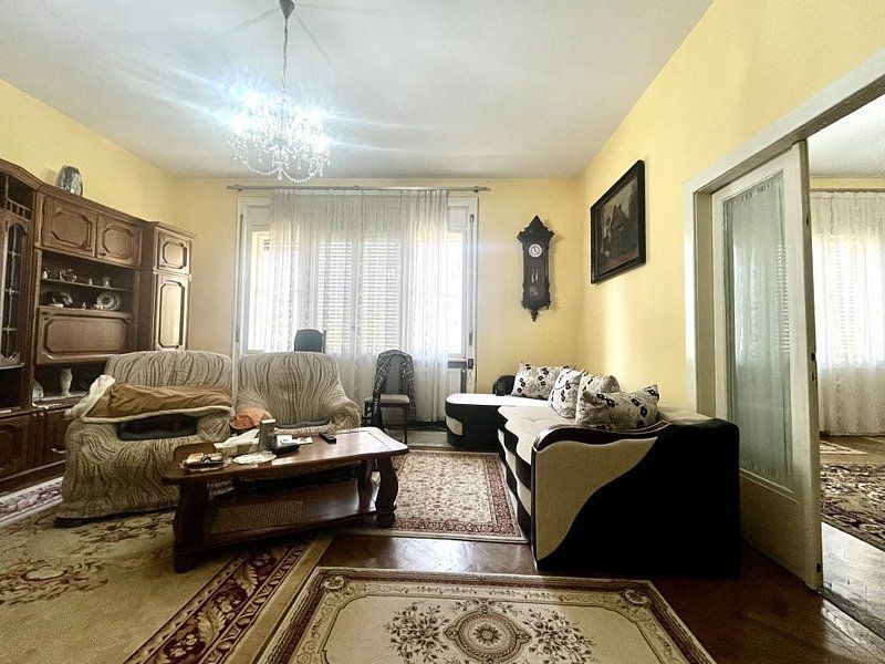 Apartament patrimoniu, 130 mp, cu garaj, et 1, in Piața Victoriei- Primărie - Poză 6