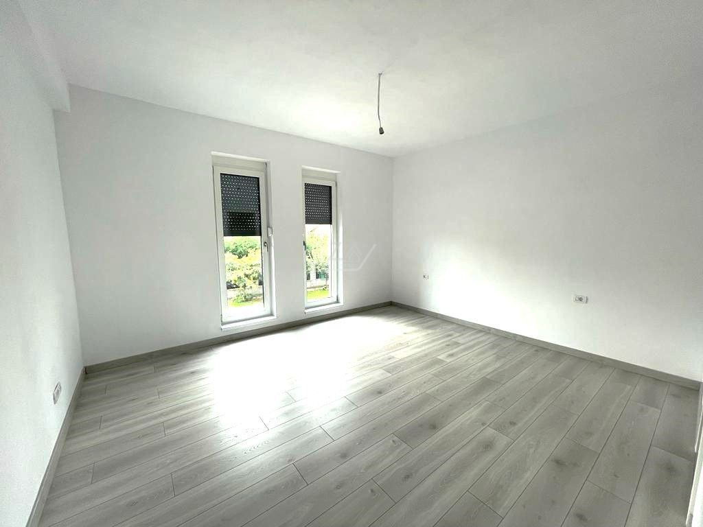 COMISION 0! Duplex finalizat - 5 camere, 3 bai. Panouri fotovoltaice. - Poză 3