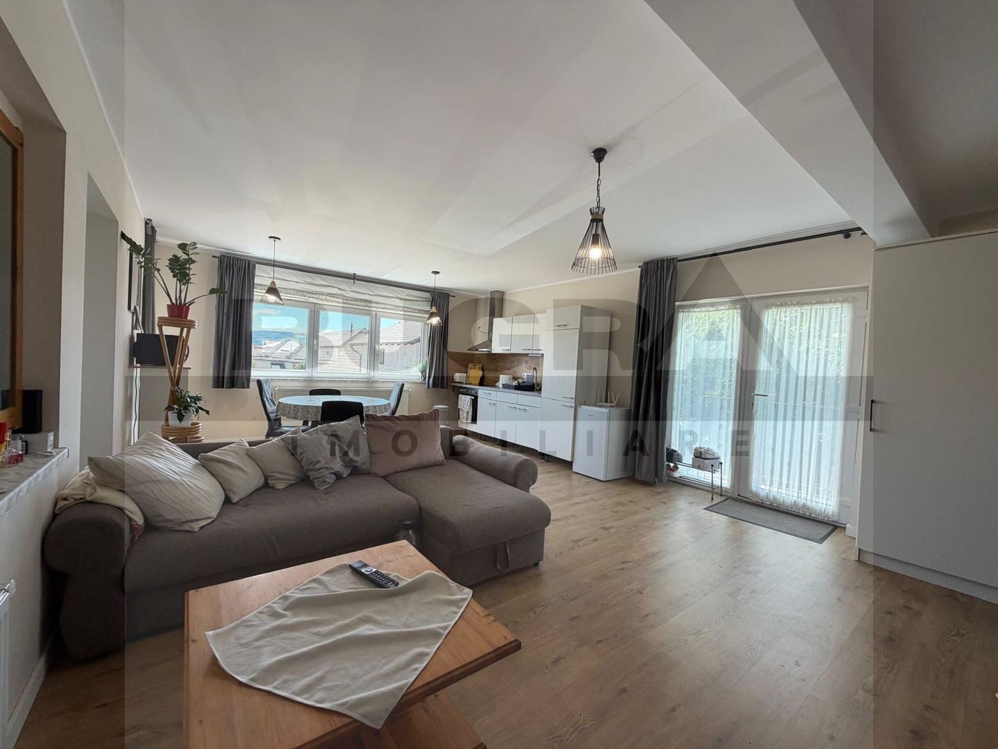 Apartament de 4 camere la casa, 120mp, parcare, zona Emerson - Poză 2