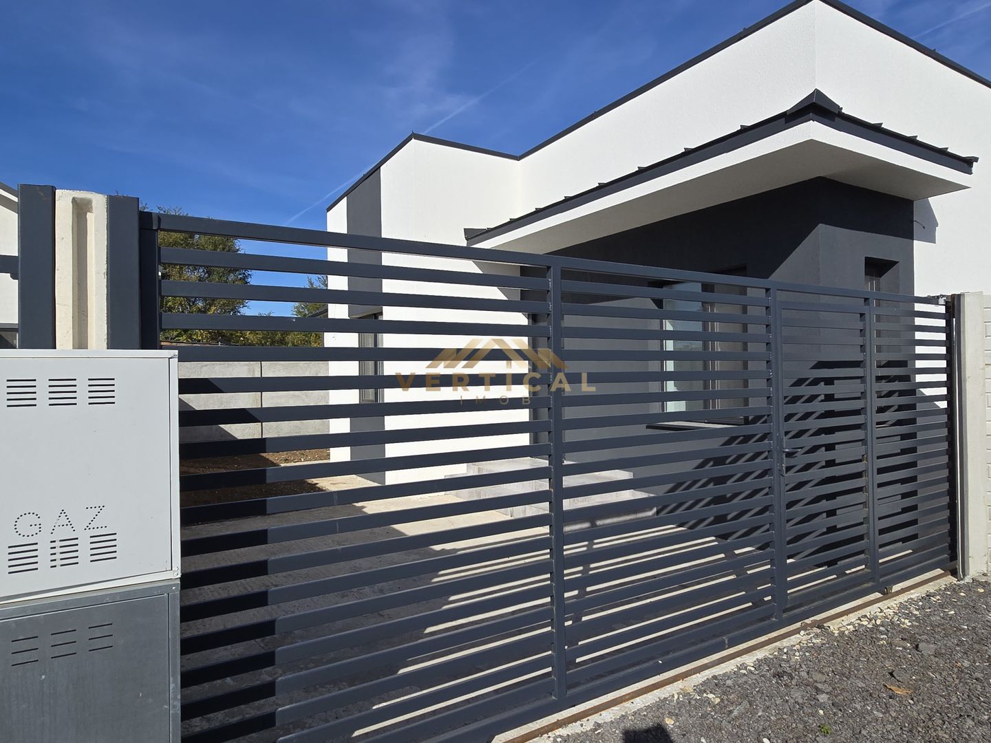 6 Case superbe situate in inima comunei Berceni - Poză 1