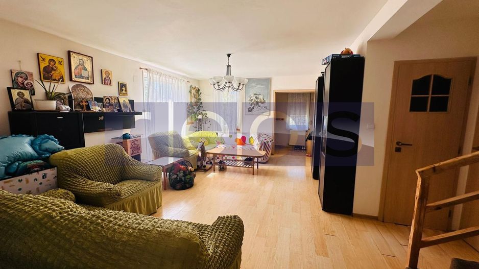 2 CASE DE VANZARE | CREVEDIA | 8 CAMERE - Poză 2