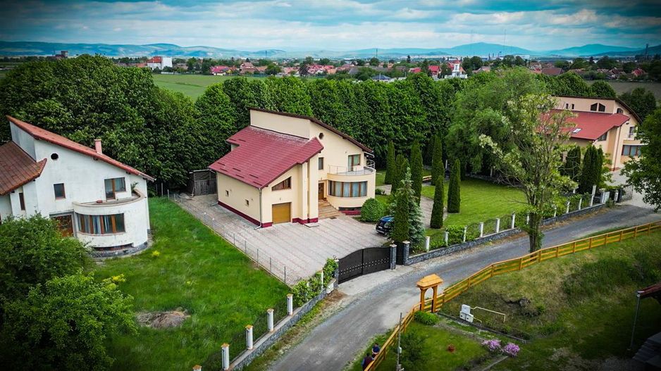 Vila cu 1.500 mp teren, gradina amenajata, linistita zonare,  Halchiu, Brasov - Poză 23