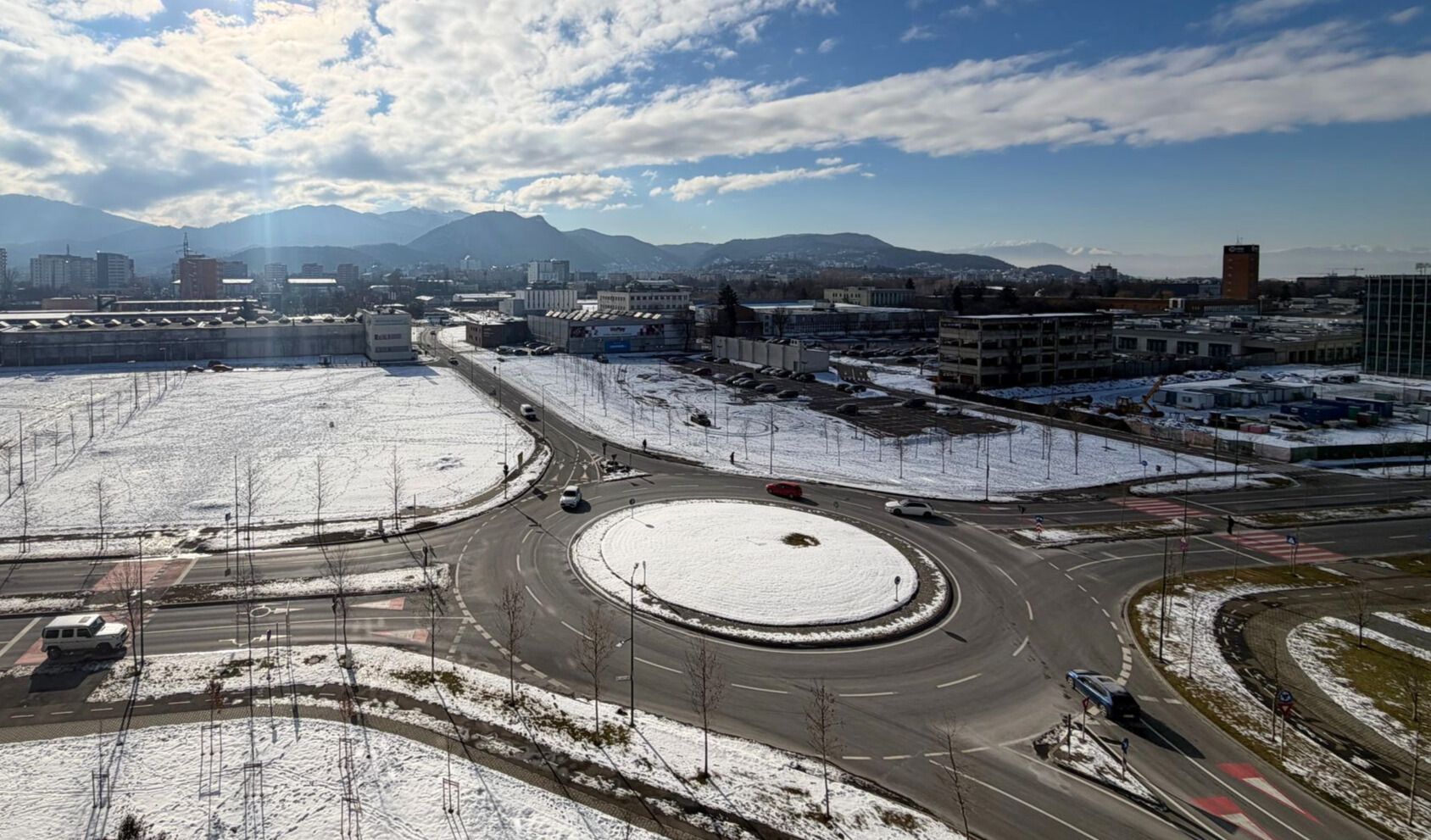 Kasper vânzare apartament de lux 2 camere nelocuit vedere libera spre Tâmpa - Poză 3