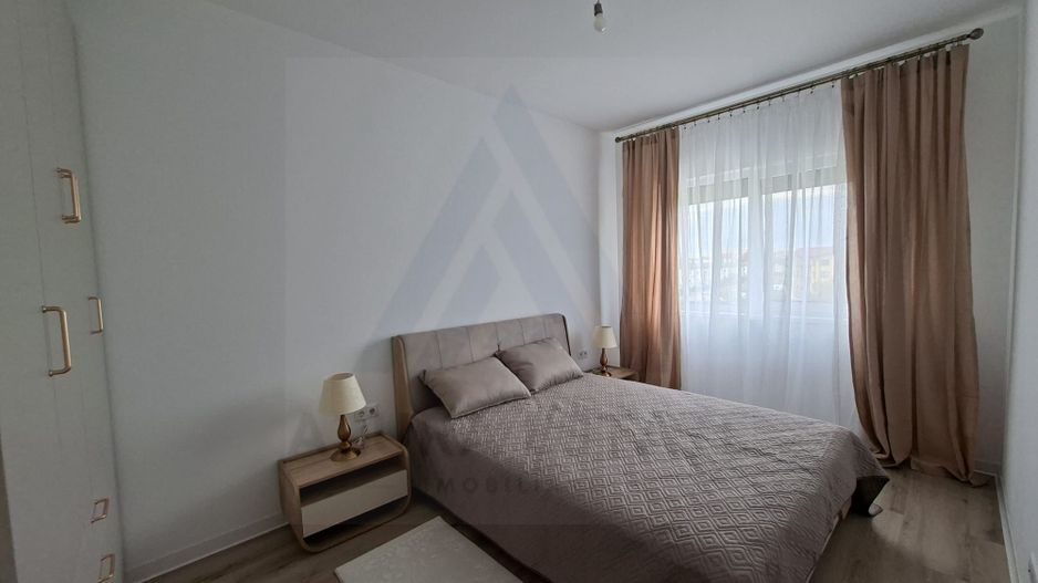 Apartament lux prima inchiriere 3 camere 76mp utili si boxa Selimbar - Poză 1