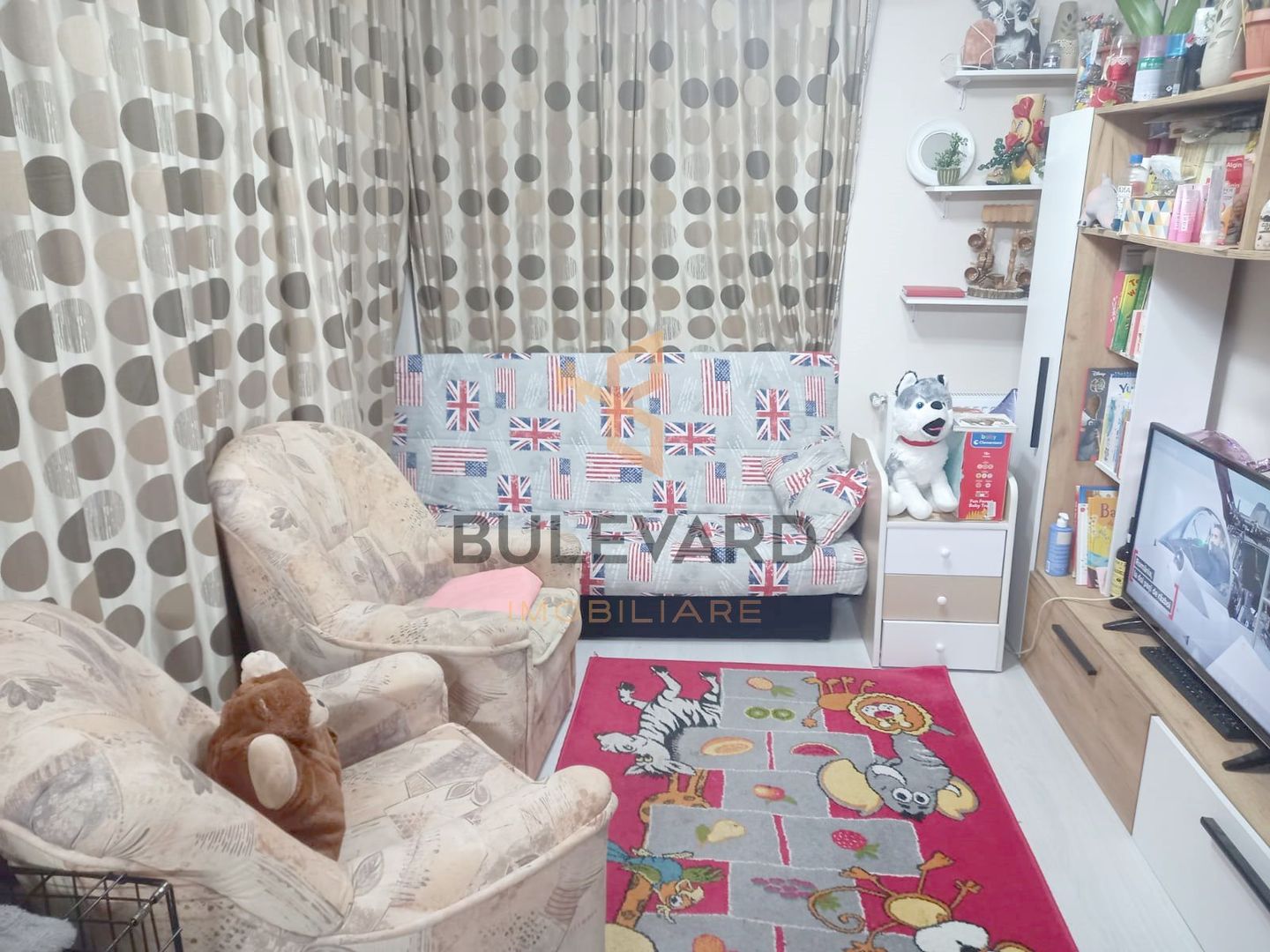 Apartament cu 3 camere, zona strazii  Florilor! - Poză 3