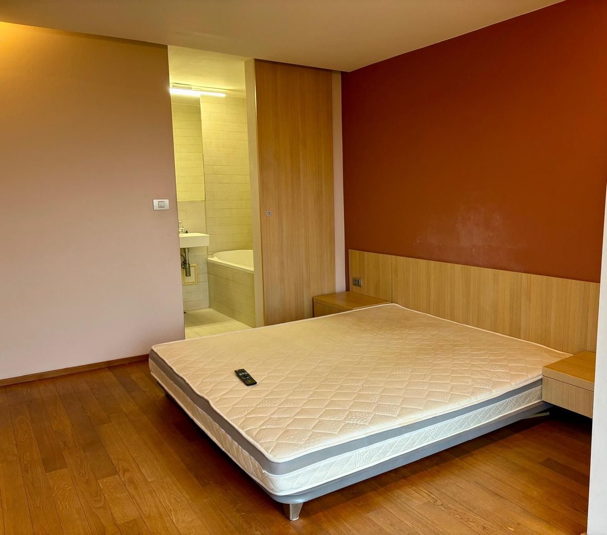 Decomandat si mobilat modern - Poză 6