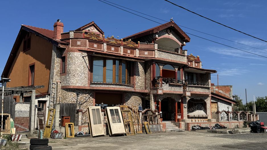 Casa Individuala Becicherecu Mic,P+E,8 Camere,6 Bai,Multiple Anexe - Poză 2